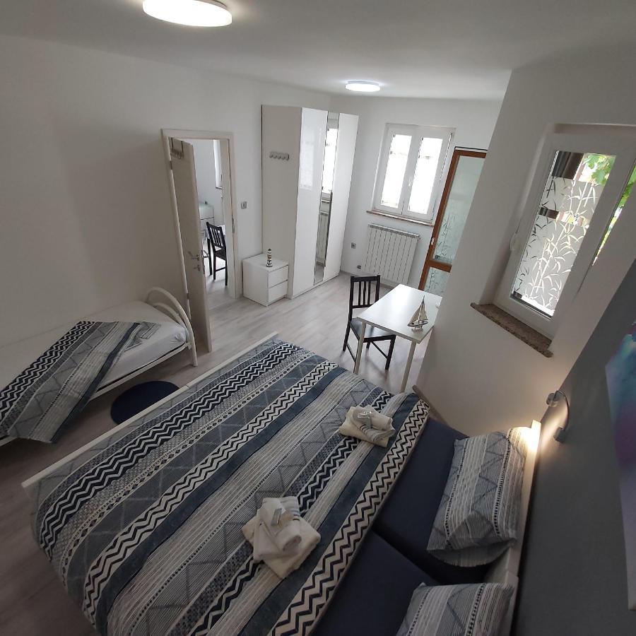 Apartmaji V Izoli Babic, Simonov Zaliv Izola Exterior foto