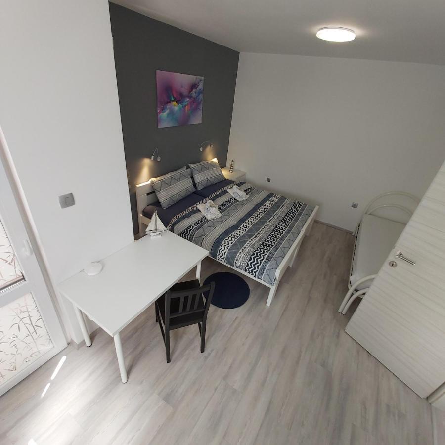 Apartmaji V Izoli Babic, Simonov Zaliv Izola Exterior foto