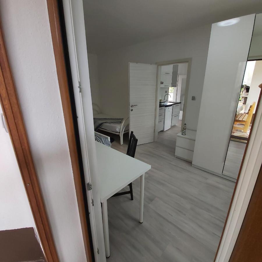 Apartmaji V Izoli Babic, Simonov Zaliv Izola Exterior foto