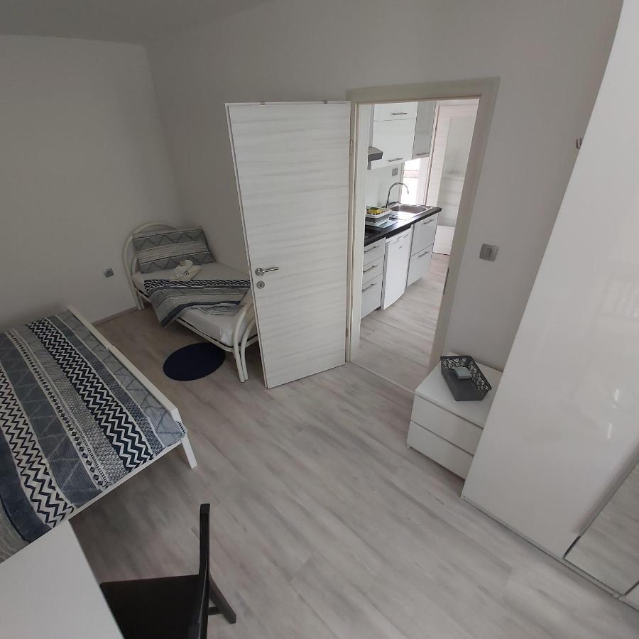 Apartmaji V Izoli Babic, Simonov Zaliv Izola Exterior foto