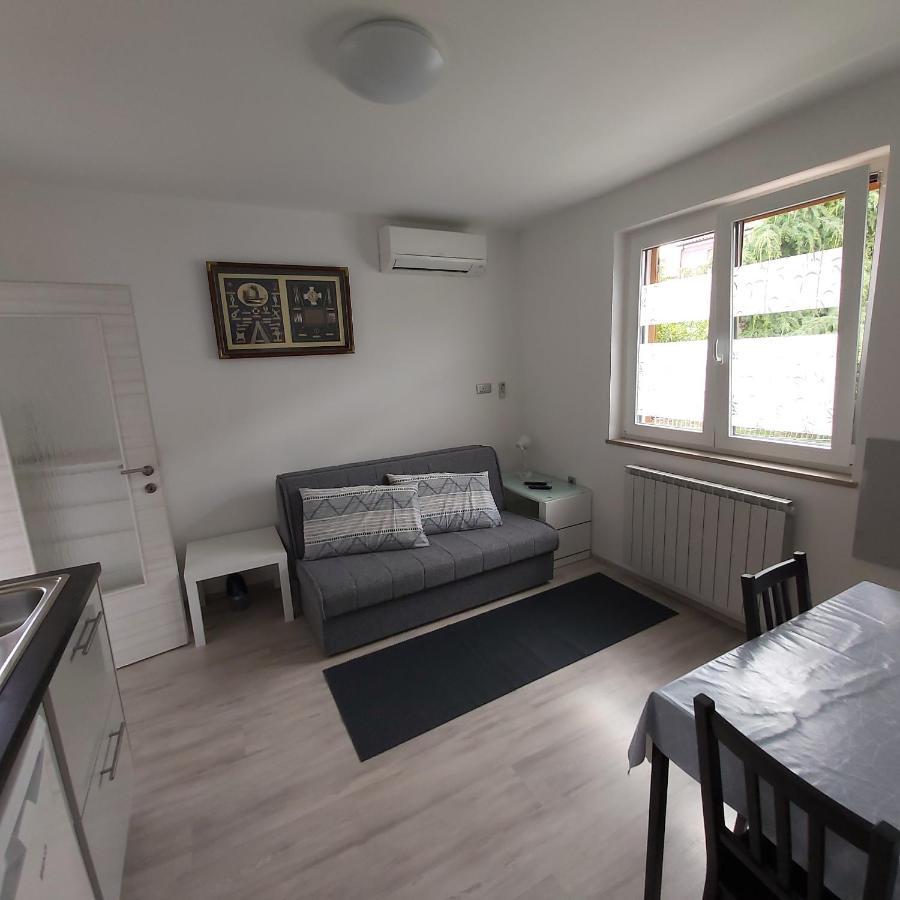 Apartmaji V Izoli Babic, Simonov Zaliv Izola Exterior foto