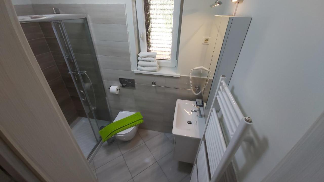 Apartmaji V Izoli Babic, Simonov Zaliv Izola Exterior foto