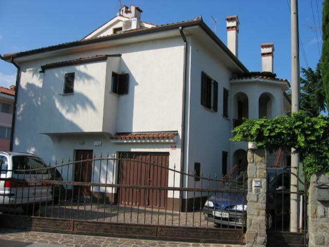 Apartmaji V Izoli Babic, Simonov Zaliv Izola Exterior foto