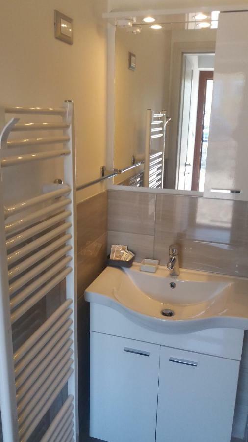 Apartmaji V Izoli Babic, Simonov Zaliv Izola Exterior foto