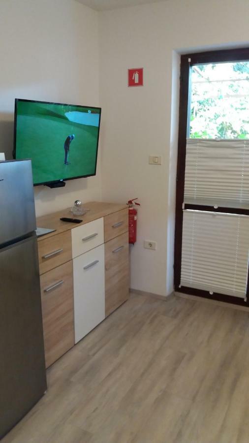 Apartmaji V Izoli Babic, Simonov Zaliv Izola Exterior foto